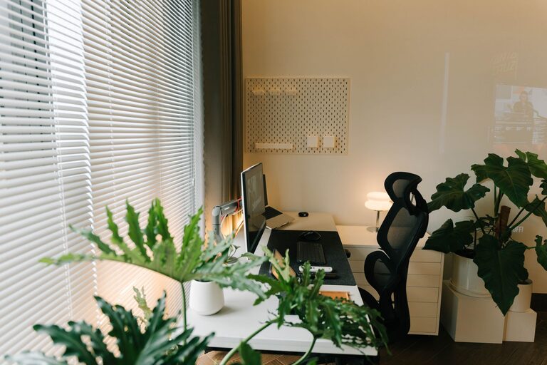 How to Create a Comfortable and Productive Home Office Environment